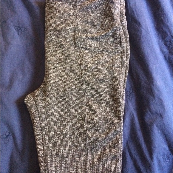 Size M Athleta high-waisted stretchy pants - fits a woman's size 6 / 8 - Picture 4 of 5
